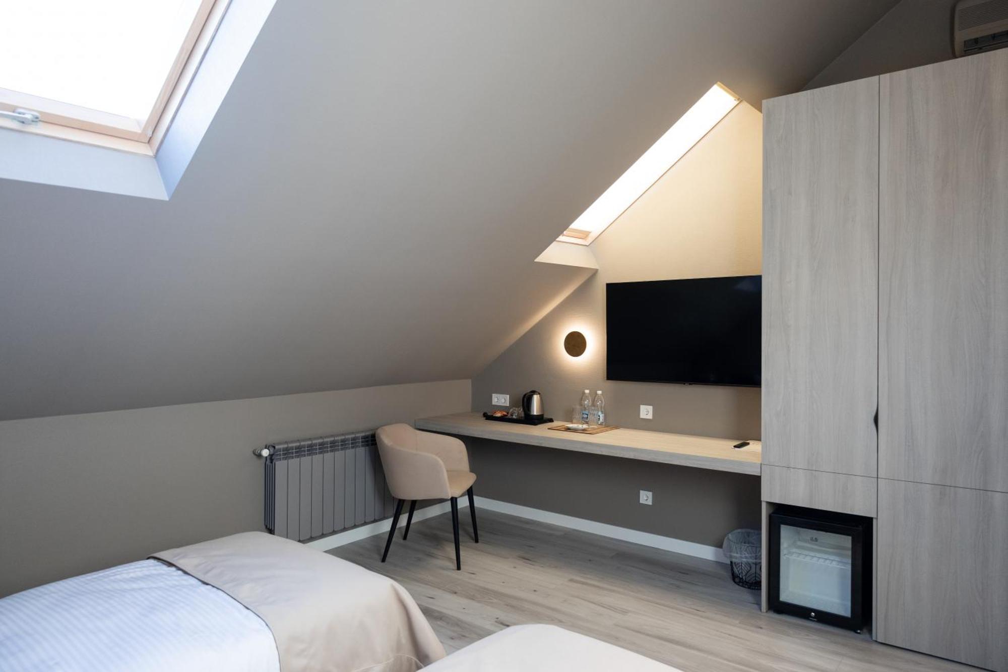 R.Hotel TTchernivtsi Extérieur photo