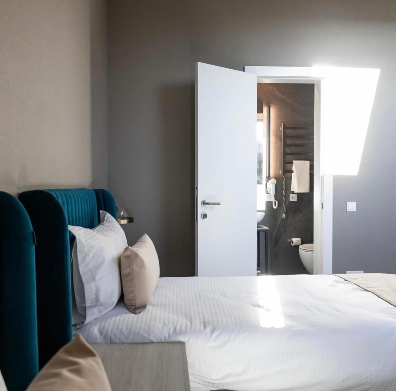 R.Hotel TTchernivtsi Extérieur photo