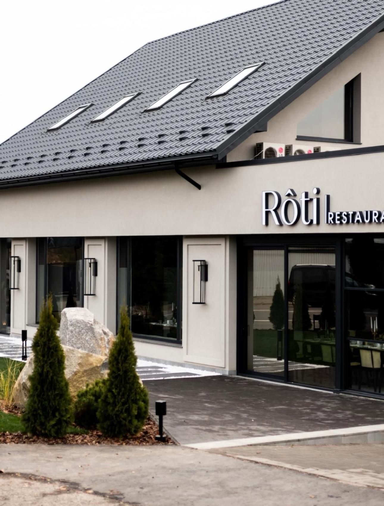 R.Hotel TTchernivtsi Extérieur photo